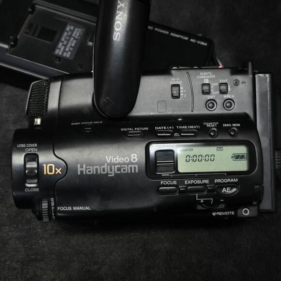 SONY Video Camera Recorder CCD-TRV91 Camcorder Charger Batteries & Videotape - Picture 4 of 16